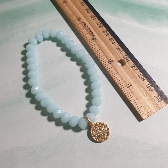 Faceted Light Blue Beaded Stretch Bracelet Gold Tone Crystal Pendant Drusy - Picture 3 of 5